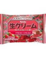 Furuta Hokkaido Fresh Cream Chocolate Sandwich (Fragrant Strawberry Flavor) 124g